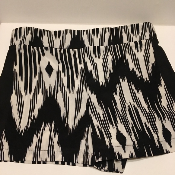 Socialite Pants - Socialite Shorts Abstract Black & White